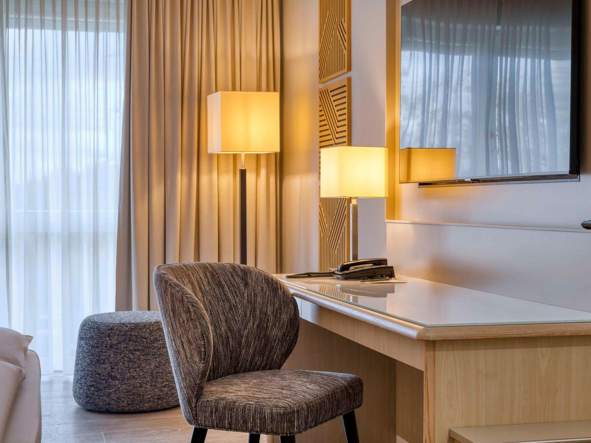 Mercure Duesseldorf Карст Экстерьер фото